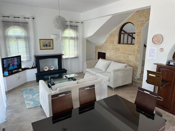 Villa Chrysanthemum Neo Chorio Exterior photo